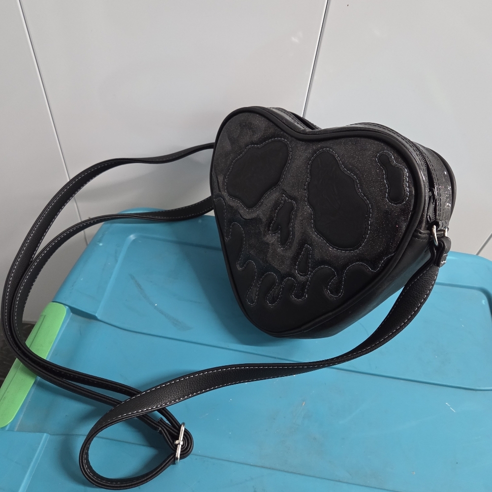 Love, Pain and, Stitches heart shaped poison apple face in all black - Picture 5 of 9